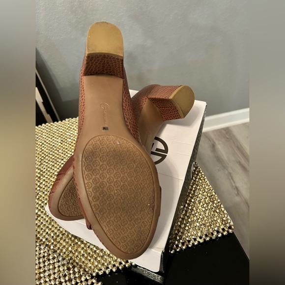 New Giani Bernini Heels - Picture 10 of 13